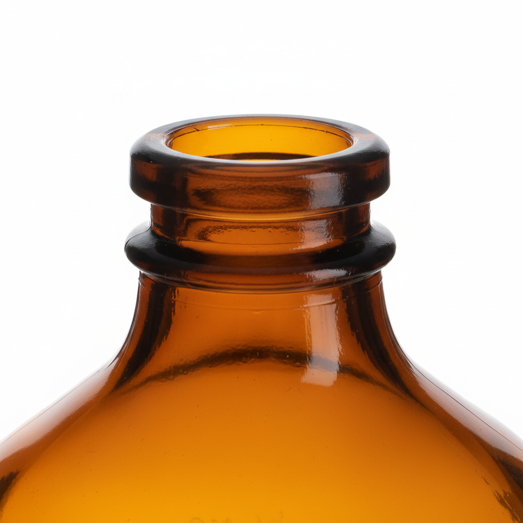Close-up cuello agrafe B.30 del envase de vidrio ámbar 645ml